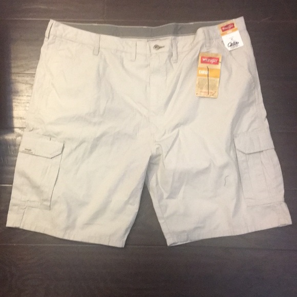 Wrangler Other - Men's light weight Cargo Shorts NWT size 46